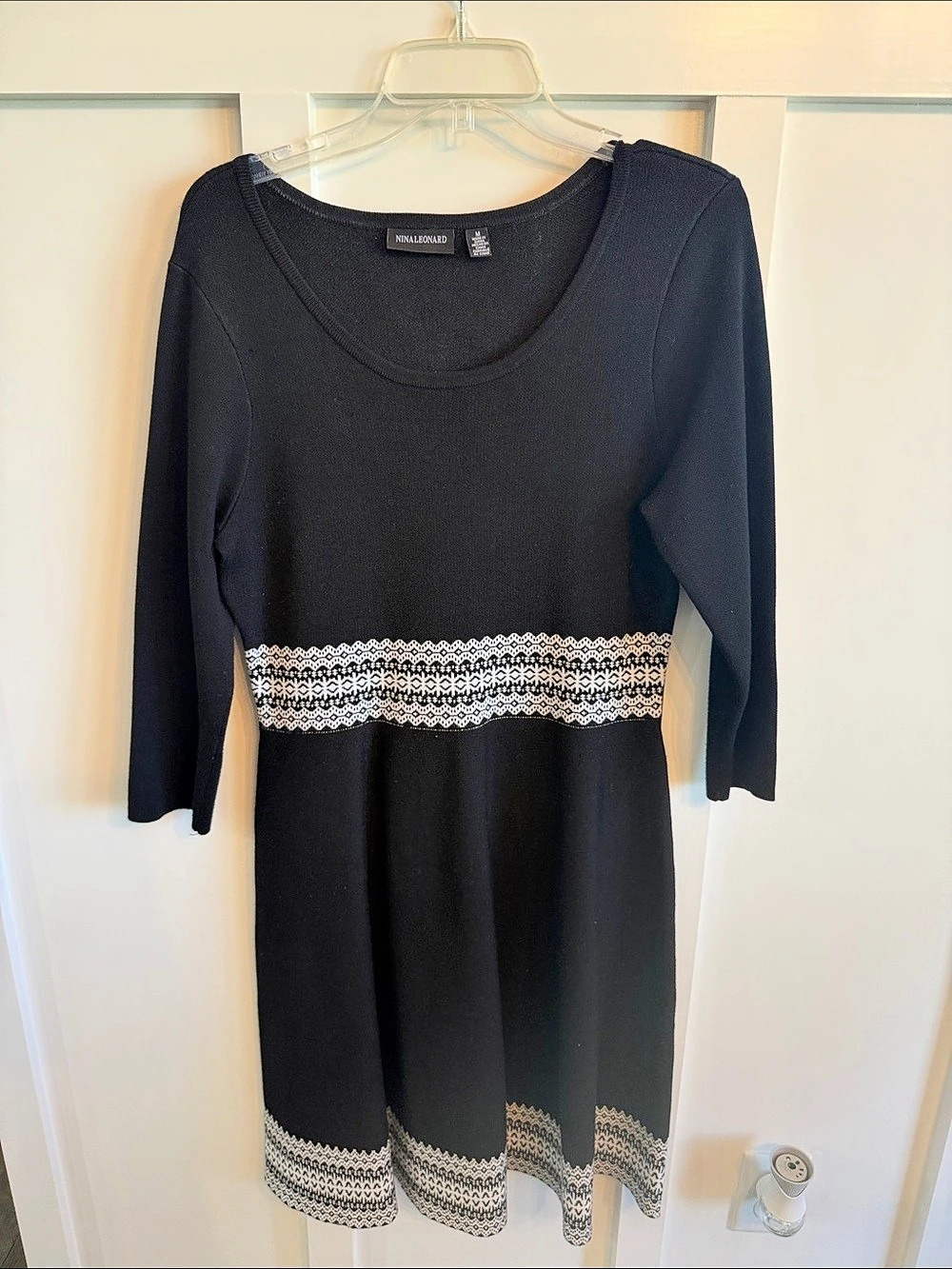 Nina Leonard Black & White Geometric sweater knee length Dress Size Medium